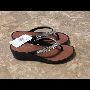 Girls wedge sandals size 1/2Y